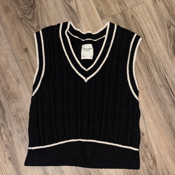 Abercrombie & Fitch Sweaters - Abercrombie & Fitch Black and Cream V-Neck Sweater Vest